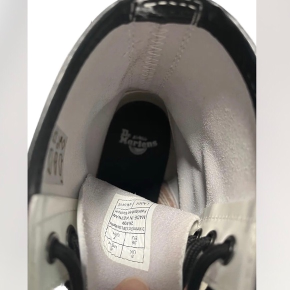 Dr Martens Women’s Air Wair Combat Boots - Picture 7 of 8